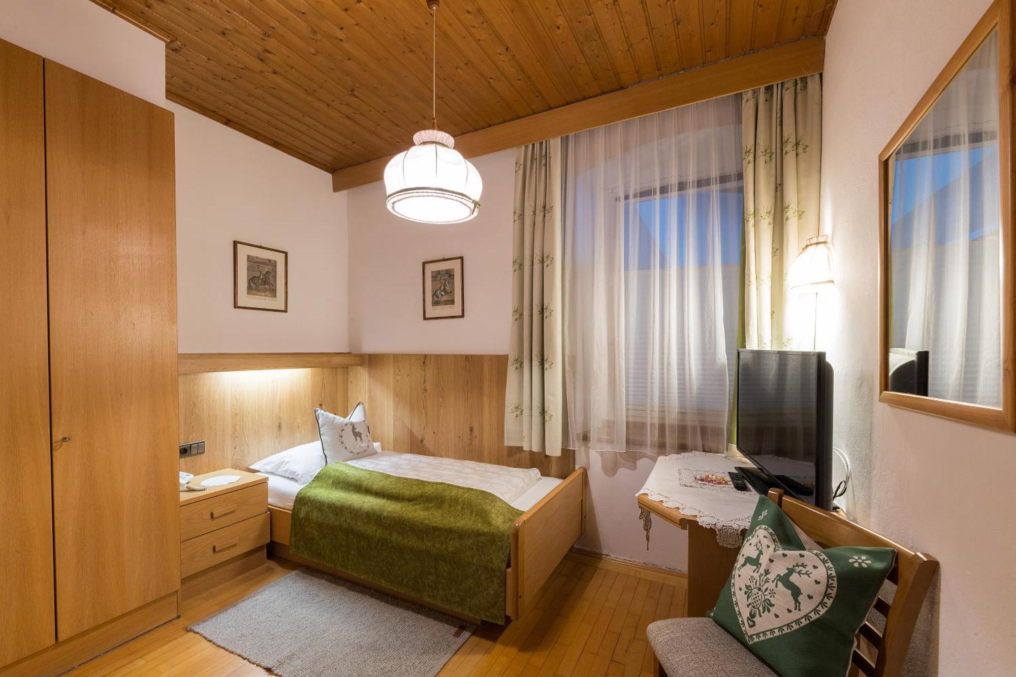 Alpin Natur Hotel Brueckele Брайес  Экстерьер фото
